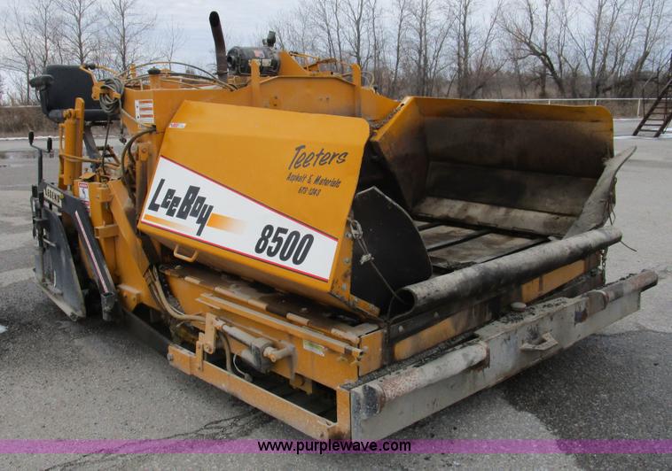 image for item D2306 1996 LeeBoy L8500T asphalt paver
