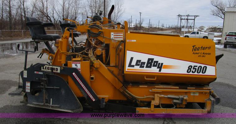 image for item D2306 1996 LeeBoy L8500T asphalt paver