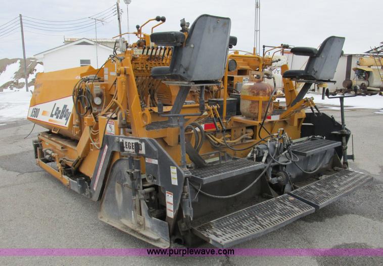 image for item D2306 1996 LeeBoy L8500T asphalt paver