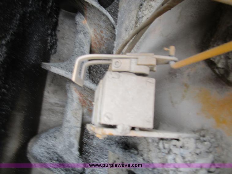 image for item D2306 1996 LeeBoy L8500T asphalt paver