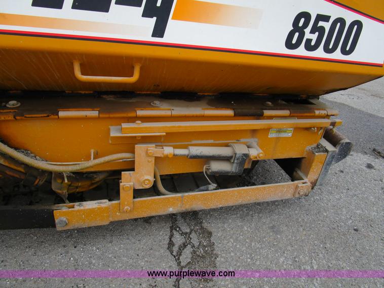 image for item D2306 1996 LeeBoy L8500T asphalt paver