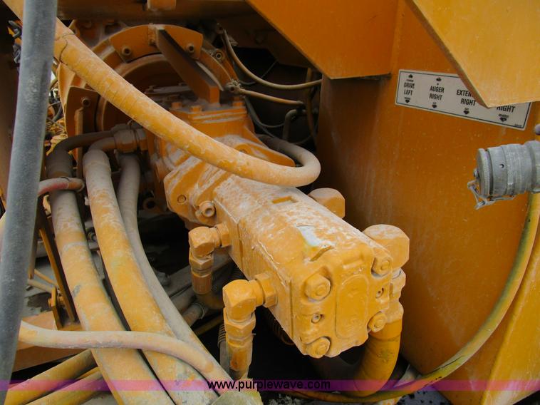 image for item D2306 1996 LeeBoy L8500T asphalt paver