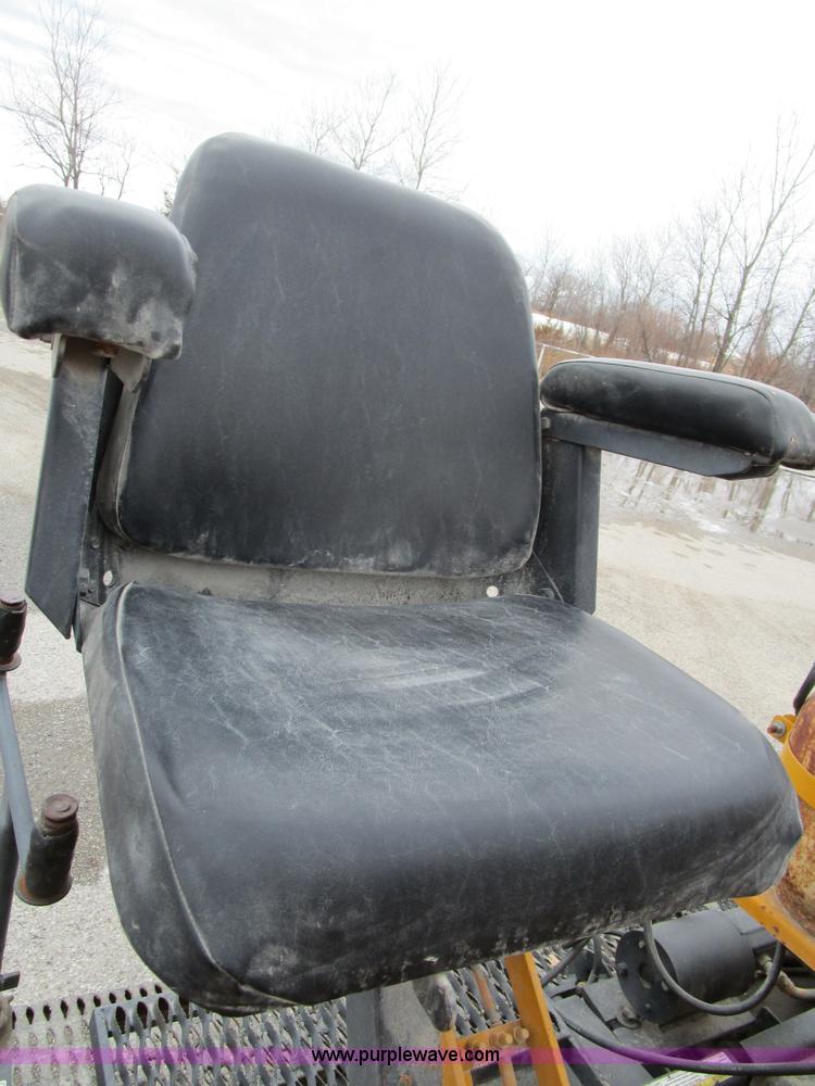 image for item D2306 1996 LeeBoy L8500T asphalt paver