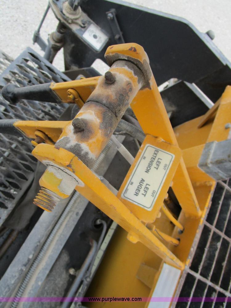 image for item D2306 1996 LeeBoy L8500T asphalt paver