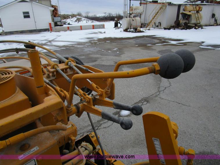 image for item D2306 1996 LeeBoy L8500T asphalt paver