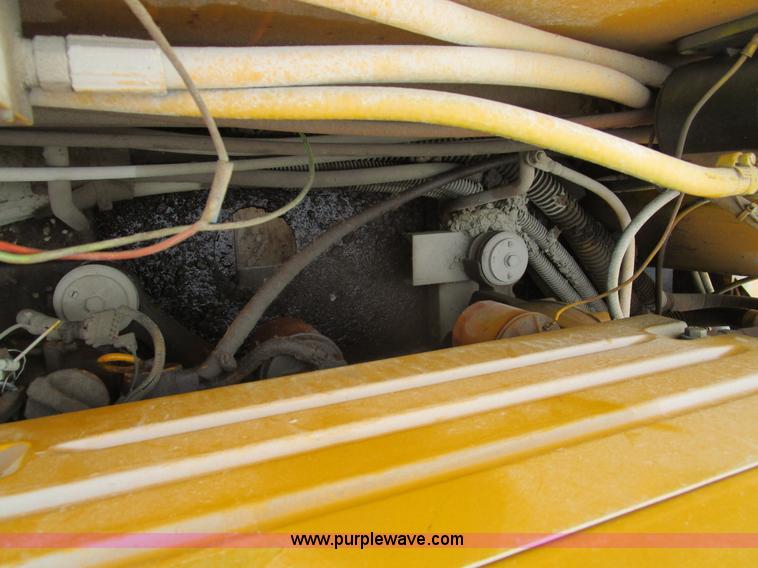 image for item D2306 1996 LeeBoy L8500T asphalt paver