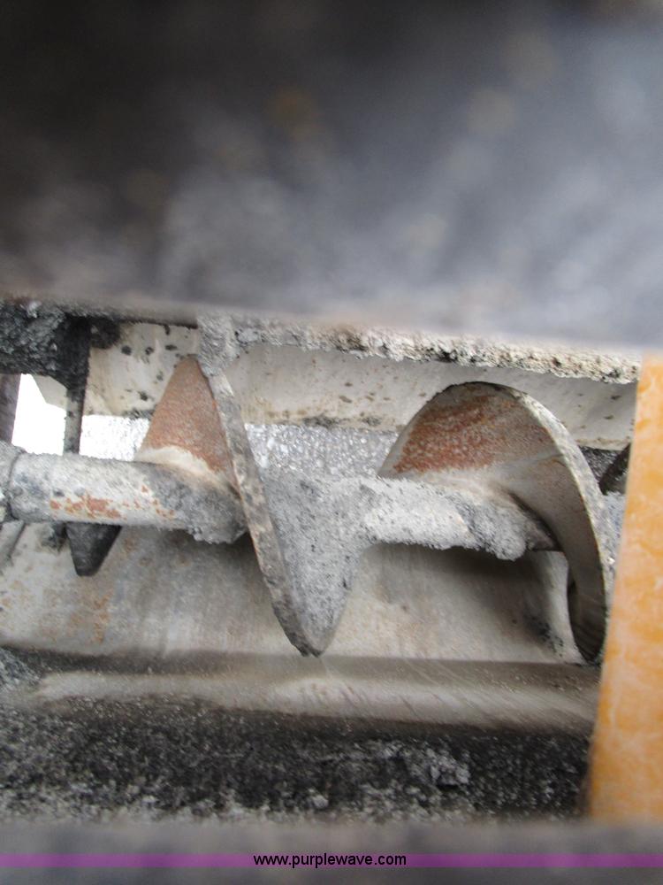 image for item D2306 1996 LeeBoy L8500T asphalt paver