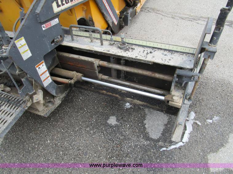 image for item D2306 1996 LeeBoy L8500T asphalt paver