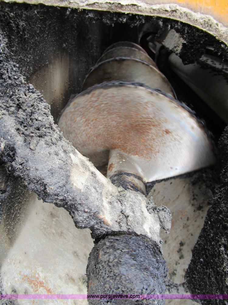 image for item D2306 1996 LeeBoy L8500T asphalt paver