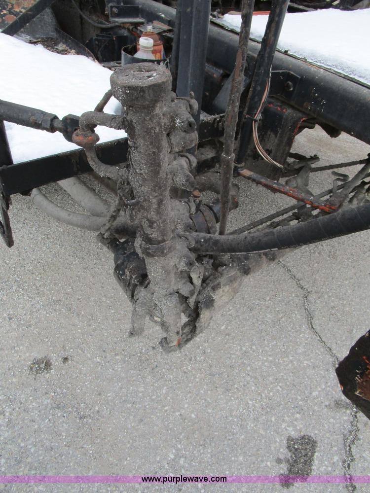 image for item D2307 1982 International S1700 oil distributor truck