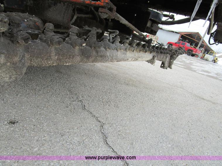 image for item D2307 1982 International S1700 oil distributor truck