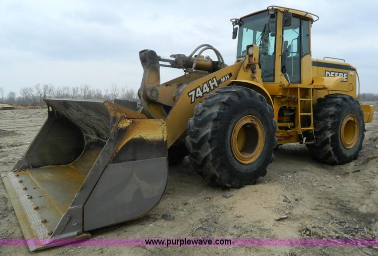 image for item D6133 2001 John Deere 744H wheel loader