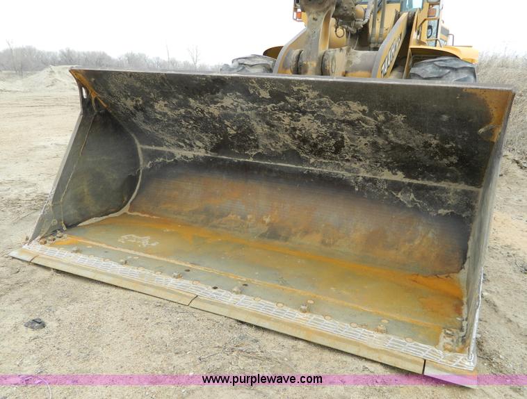 image for item D6133 2001 John Deere 744H wheel loader