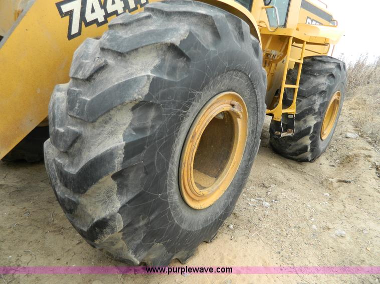 image for item D6133 2001 John Deere 744H wheel loader