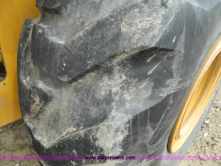 image for item D6133 2001 John Deere 744H wheel loader