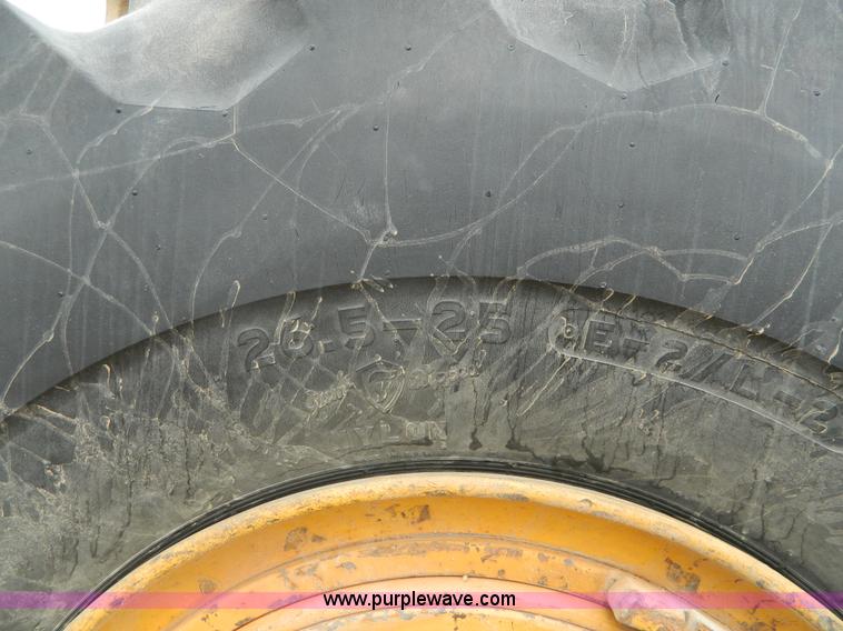 image for item D6133 2001 John Deere 744H wheel loader