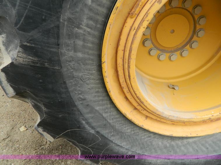 image for item D6133 2001 John Deere 744H wheel loader