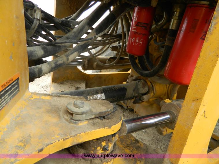 image for item D6133 2001 John Deere 744H wheel loader