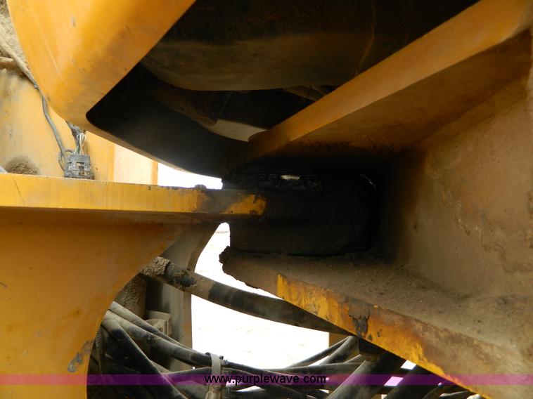 image for item D6133 2001 John Deere 744H wheel loader