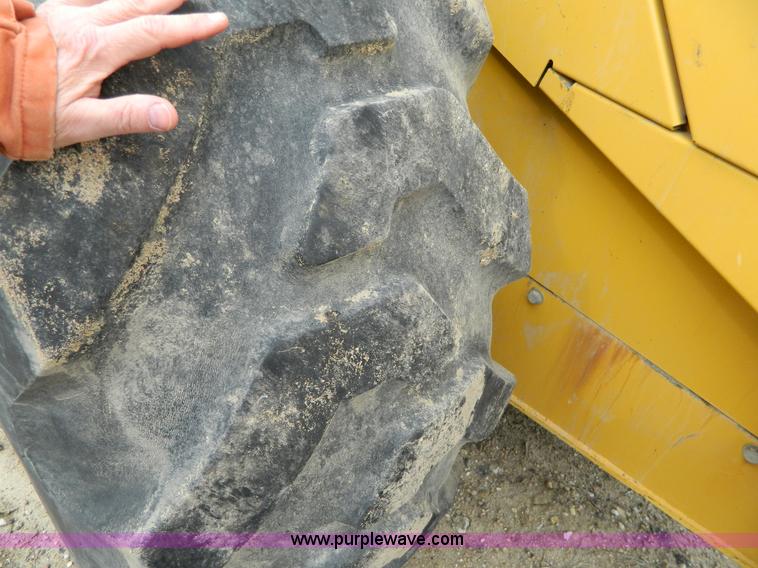 image for item D6133 2001 John Deere 744H wheel loader