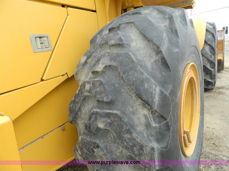 image for item D6133 2001 John Deere 744H wheel loader