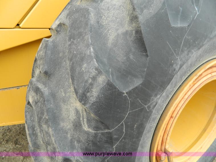 image for item D6133 2001 John Deere 744H wheel loader