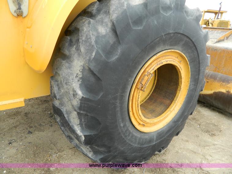 image for item D6133 2001 John Deere 744H wheel loader
