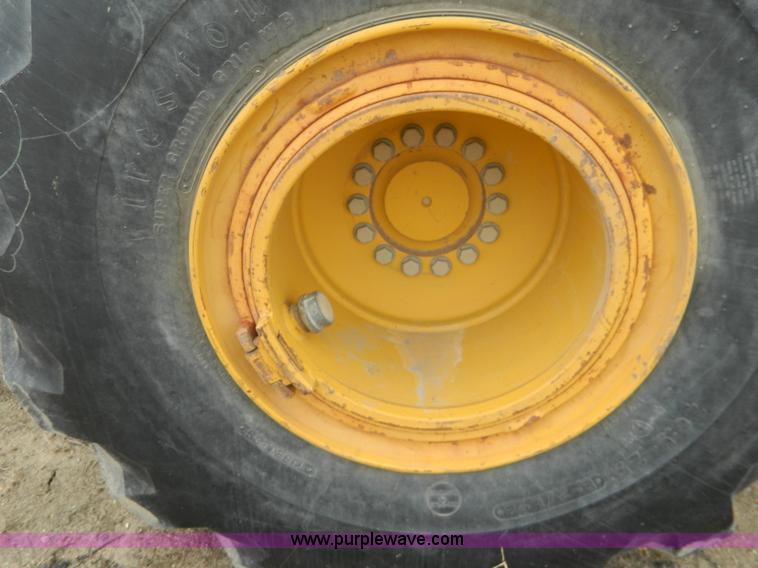 image for item D6133 2001 John Deere 744H wheel loader