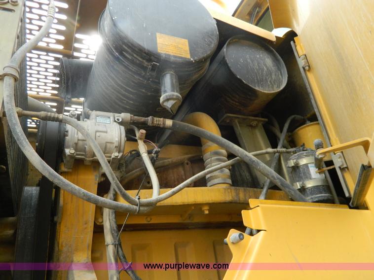 image for item D6133 2001 John Deere 744H wheel loader