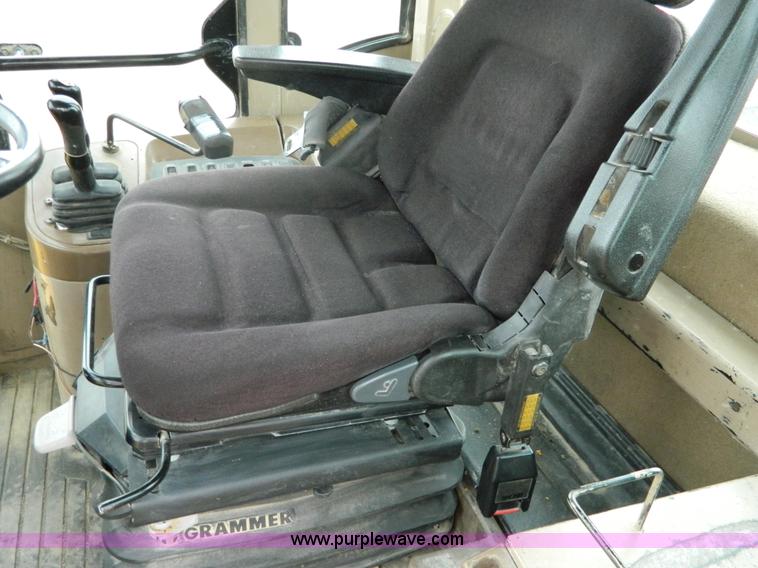 image for item D6133 2001 John Deere 744H wheel loader