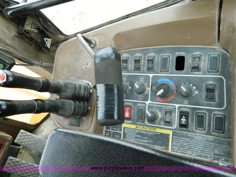 image for item D6133 2001 John Deere 744H wheel loader