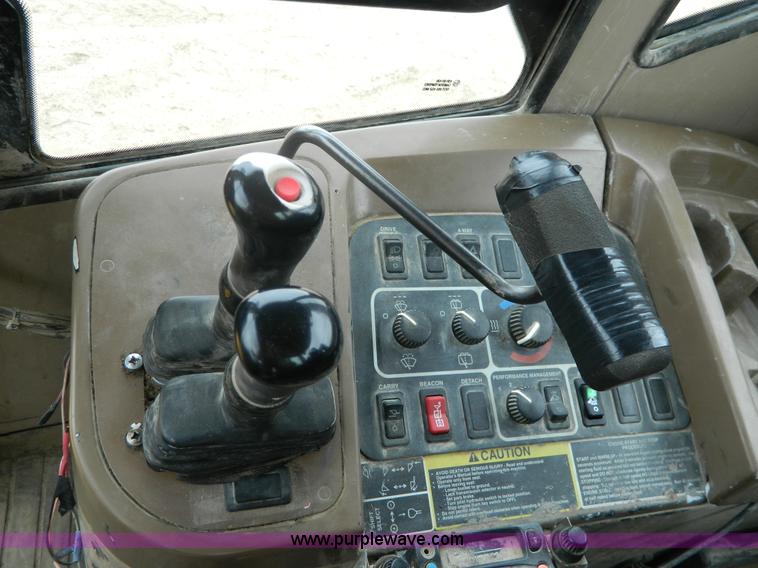 image for item D6133 2001 John Deere 744H wheel loader