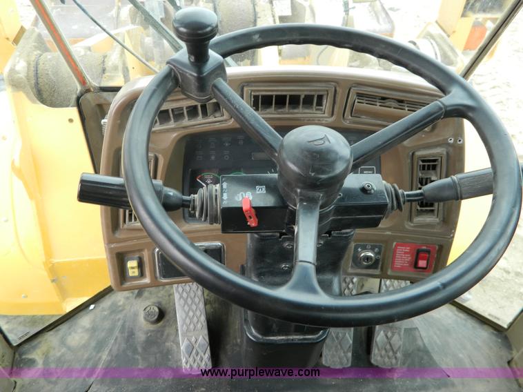 image for item D6133 2001 John Deere 744H wheel loader