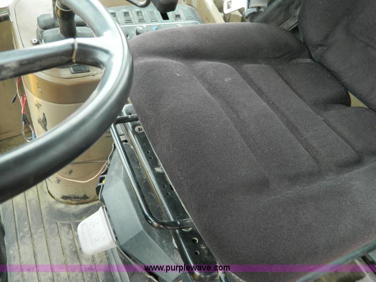 image for item D6133 2001 John Deere 744H wheel loader