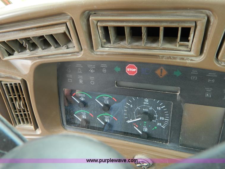 image for item D6133 2001 John Deere 744H wheel loader