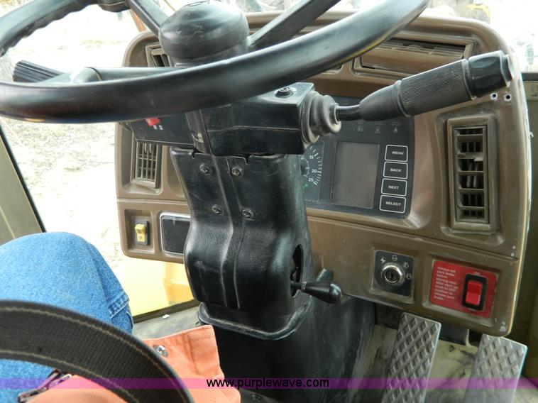 image for item D6133 2001 John Deere 744H wheel loader