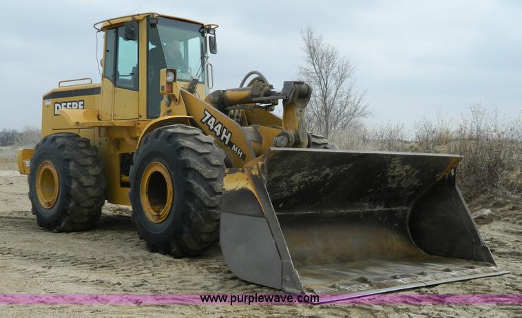 image for item D6133 2001 John Deere 744H wheel loader