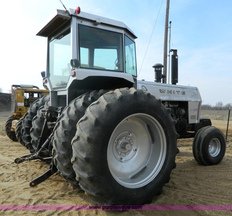 image for item D6147 1977 White 2-155 Field Boss tractor
