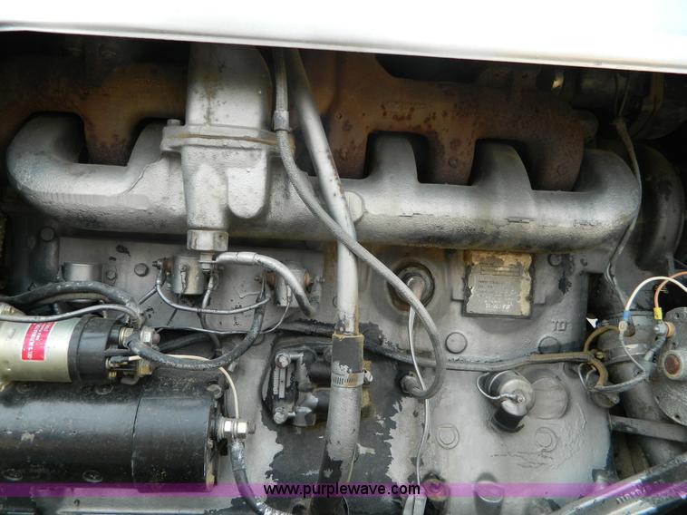 image for item D6147 1977 White 2-155 Field Boss tractor