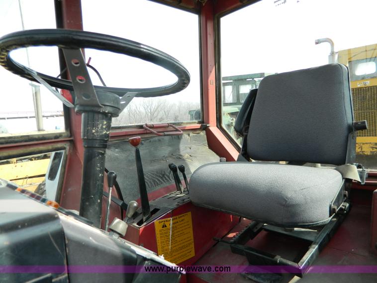 image for item D6147 1977 White 2-155 Field Boss tractor