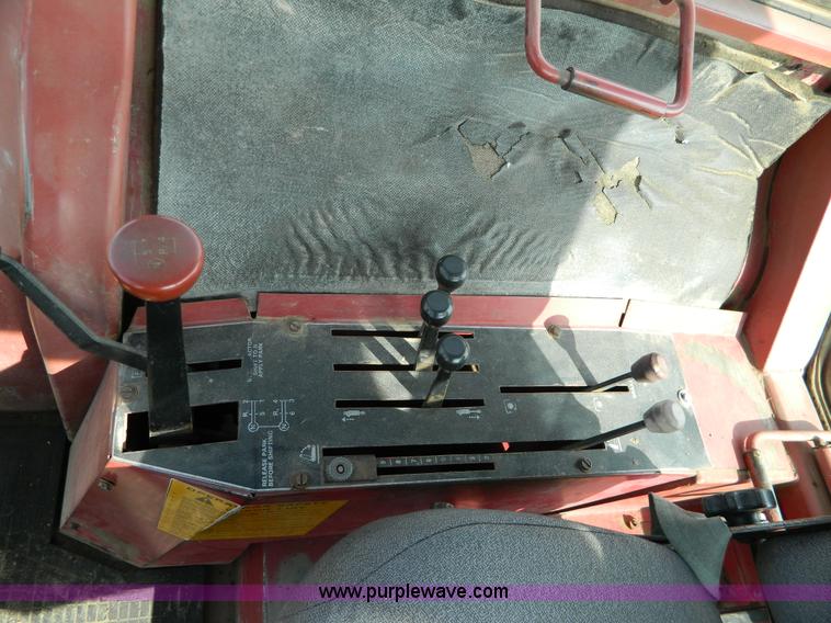 image for item D6147 1977 White 2-155 Field Boss tractor