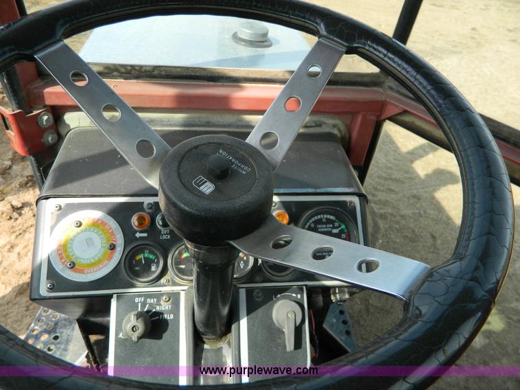 image for item D6147 1977 White 2-155 Field Boss tractor