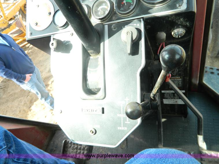 image for item D6147 1977 White 2-155 Field Boss tractor