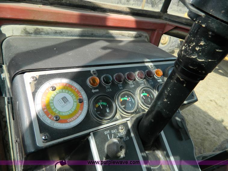 image for item D6147 1977 White 2-155 Field Boss tractor