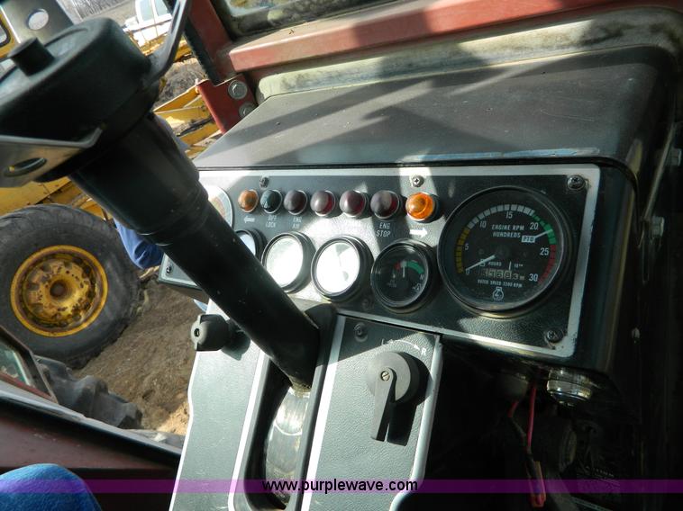 image for item D6147 1977 White 2-155 Field Boss tractor