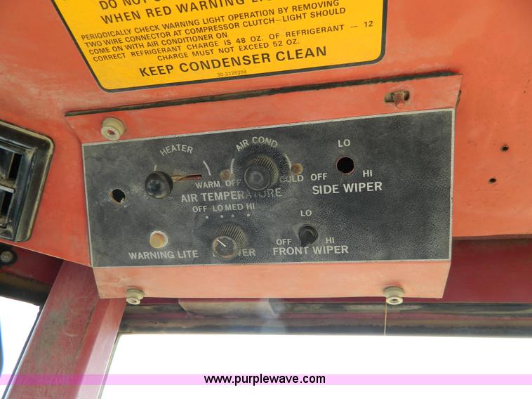 image for item D6147 1977 White 2-155 Field Boss tractor