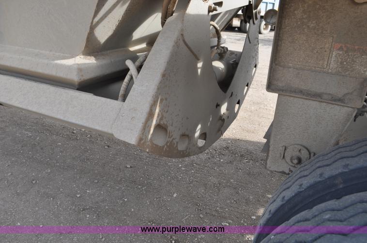 image for item F2215 2009 Trail King TKBDP11-202 bottom dump trailer