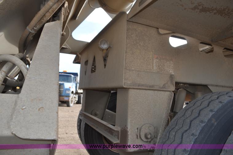 image for item F2215 2009 Trail King TKBDP11-202 bottom dump trailer