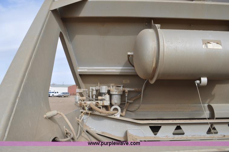 image for item F2215 2009 Trail King TKBDP11-202 bottom dump trailer