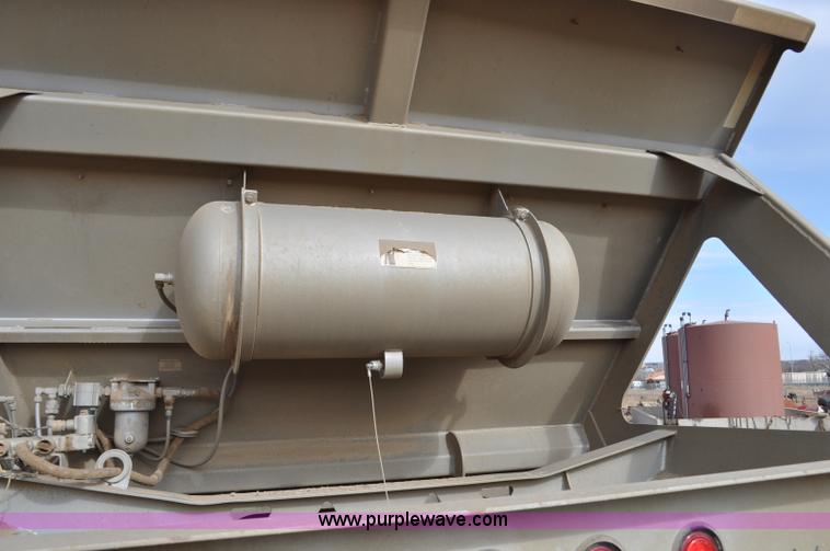 image for item F2215 2009 Trail King TKBDP11-202 bottom dump trailer